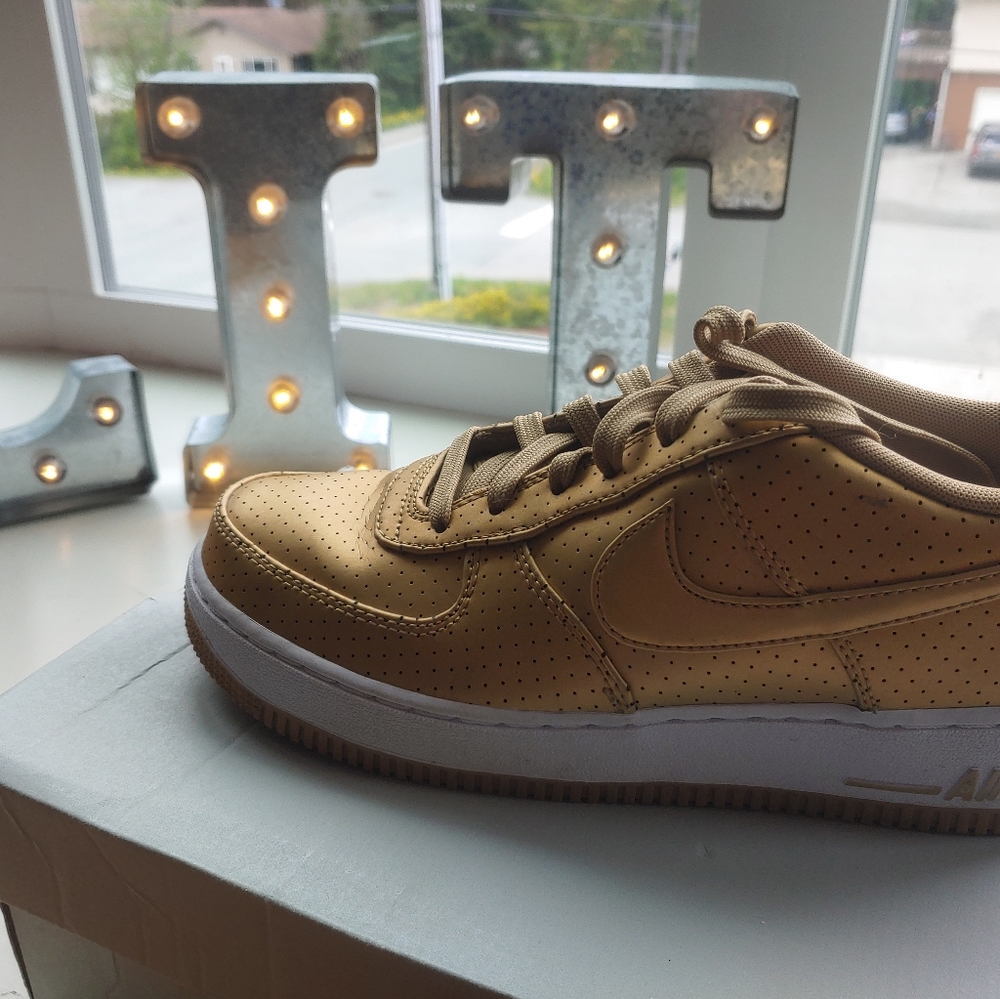 Gold Nikes - Picture 2 of 3